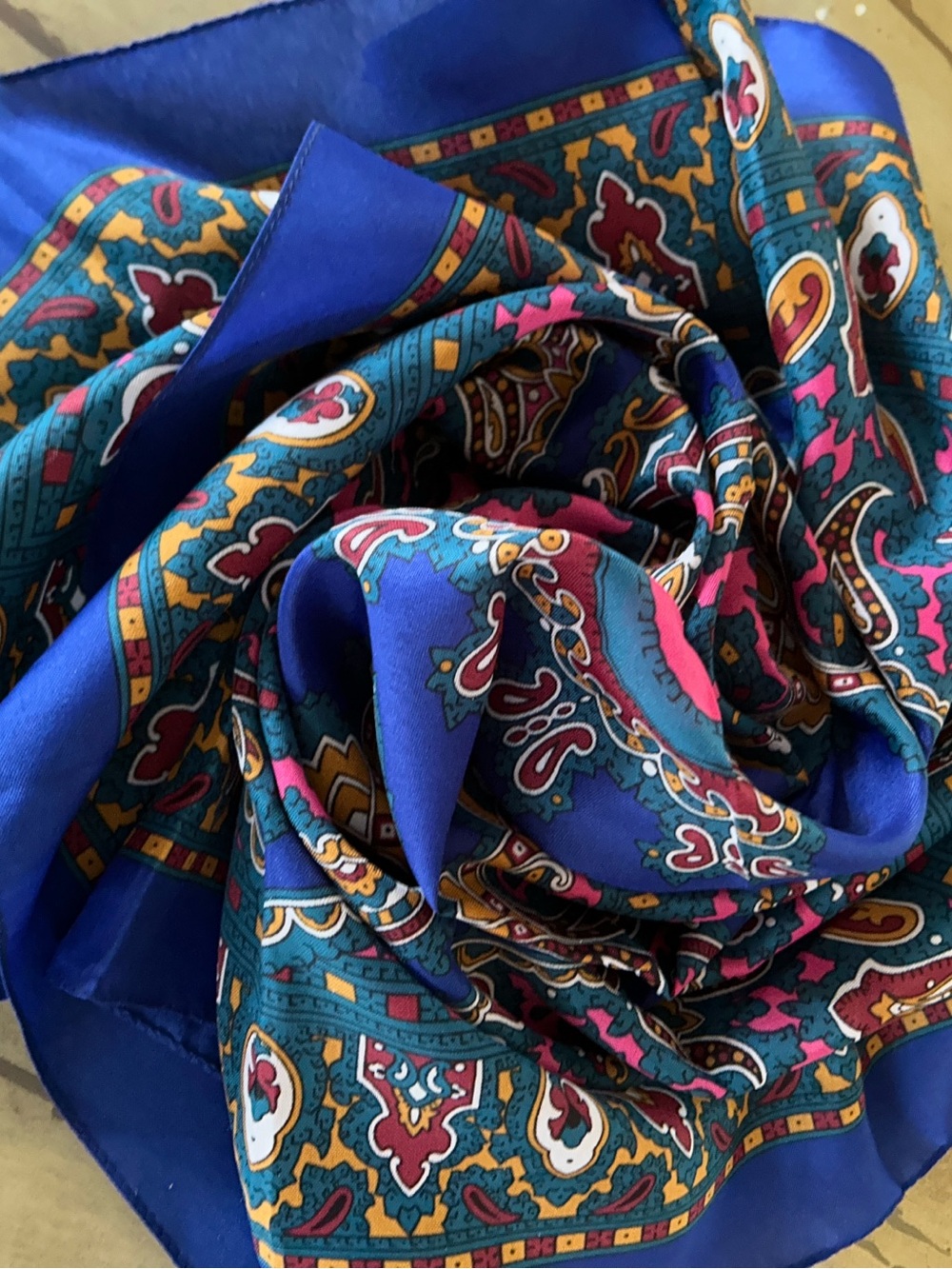 Blue Multicolor Paisley Silk 🧣 Scarf 30“ x 30“ made in Italy